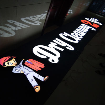 La forma della scatola leggera che annuncia la stampa UV 3D del segno della lettera di Manica ha illuminato l'UL