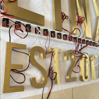 La spazzola ss dell'oro ha illuminato le lettere di Manica Logo Sign Highspan
