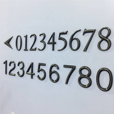 I segni di numero civico moderni di nome della stanza dell'ufficio non si sono illuminati