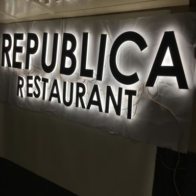 Pubblicità anteriore illuminata acrilica del deposito del segno di alfabeto di plastica del ODM dell'OEM