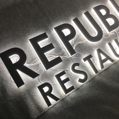 Pubblicità anteriore illuminata acrilica del deposito del segno di alfabeto di plastica del ODM dell'OEM