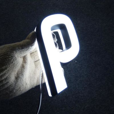 Doppi fronti che accendono il contrassegno d'iscrizione acrilico AC110V-240V di acciaio inossidabile delle lettere del LED