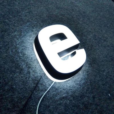 Doppi fronti che accendono il contrassegno d'iscrizione acrilico AC110V-240V di acciaio inossidabile delle lettere del LED