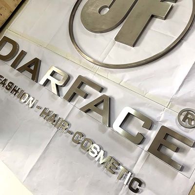 Spazzola d'argento anteriore 3D Metal Letters Company Logo Sign Electroplated del deposito