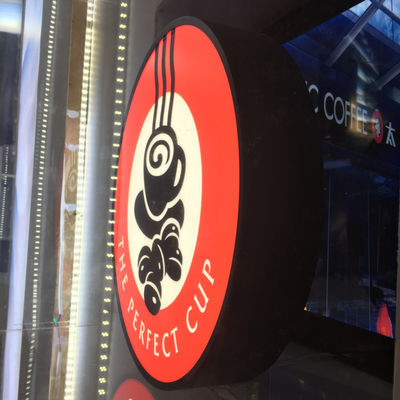 Supporto acrilico di alluminio della parete di progettazione del bordo del segno di nome della caffetteria