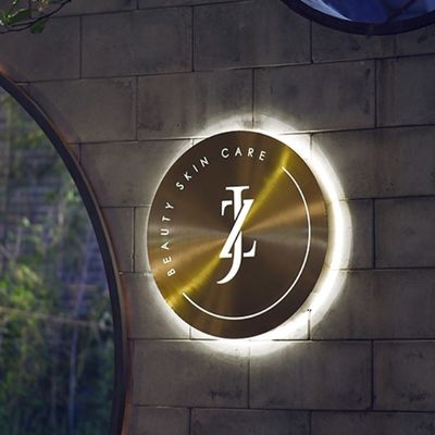 L'acciaio inossidabile del metallo intorno al logo su ordinazione principale 3d della scatola leggera si è illuminato