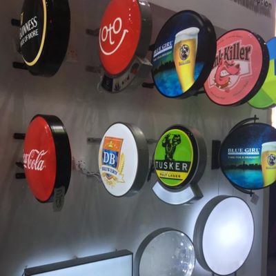 Il doppio di verniciatura di 12V LED di affari del ristorante del segno del nero all'aperto del bordo ha parteggiato