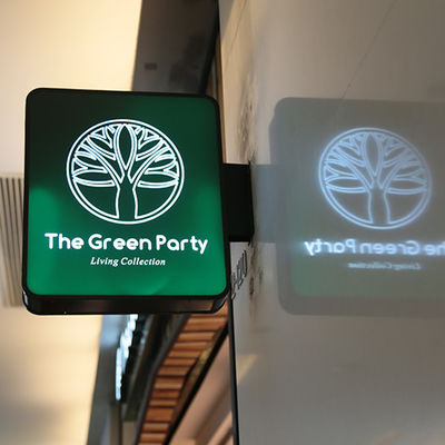 Il doppio acrilico del contrassegno del contenitore leggero di caffè del ristorante ha parteggiato