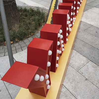 Luci giganti illuminate all'aperto delle lettere della tenda foranea che placcano