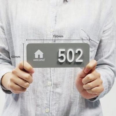 Lettere acriliche bianche ispiratrici di alfabeto che annunciano le lettere acriliche fabbricate