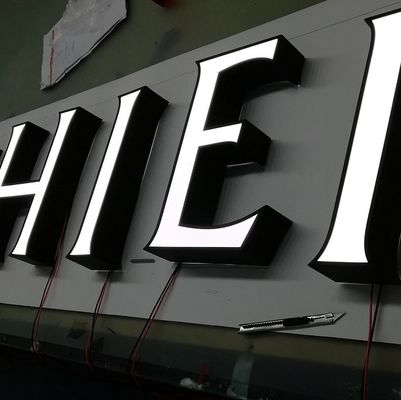 Alfabeto impermeabile 60HZ illuminato metallo del segno della lettera 3D