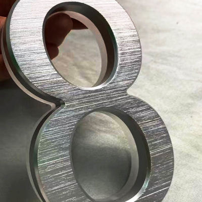 Il nero retroilluminato acrilico del segno della lettera di pubblicità 3D ha dipinto lo spessore di 12cm