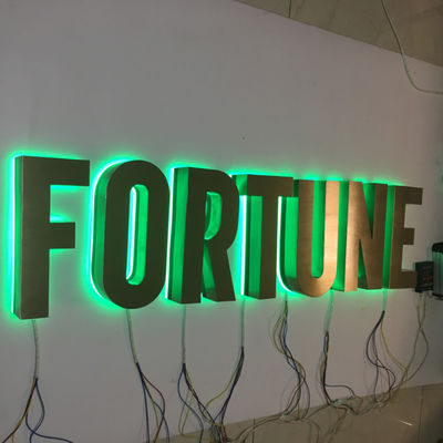 L'acciaio inossidabile di costruzione del segno della lettera di Manica di RGB si è illuminato