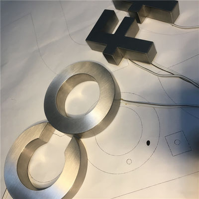 Le lettere di Manica retroilluminate acriliche della resina hanno personalizzato 12VDC cromato spazzolato