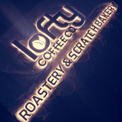 Le lettere di Manica retroilluminate acriliche della resina hanno personalizzato 12VDC cromato spazzolato