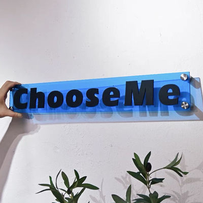 Lettere acriliche bianche ispiratrici di alfabeto che annunciano le lettere acriliche fabbricate