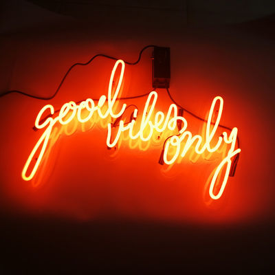 Vibrazioni dell'insegna al neon su ordinazione della decorazione 10kv di Antivari buone soltanto con il bordo acrilico