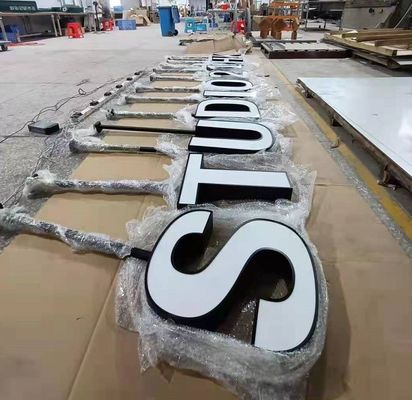 La lettera acrilica del metallo del supporto 3D del soffitto firma la pittura nera per la parete