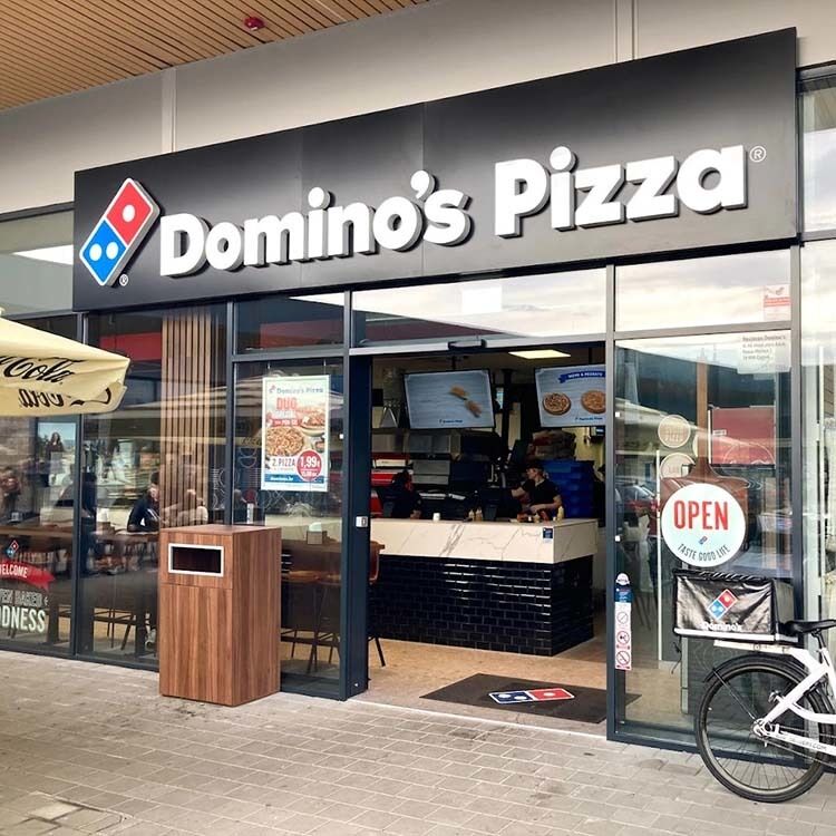 50000 ore di durata Lettere a canale LED con alimentazione Meanwell Offrendo illuminazione e prestazioni di segnaletica commerciale a lungo termine